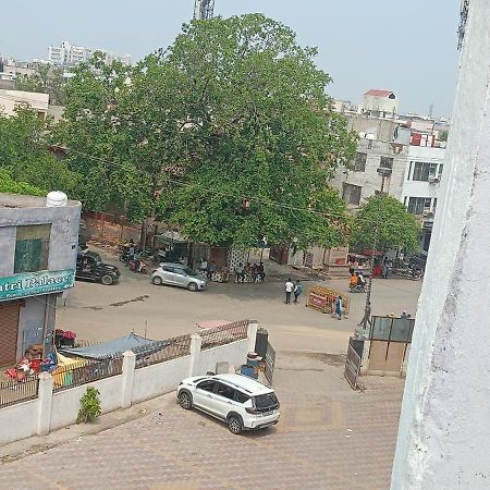 New Gayatri Palace Near Prem Mandir Вріндаван Екстер'єр фото