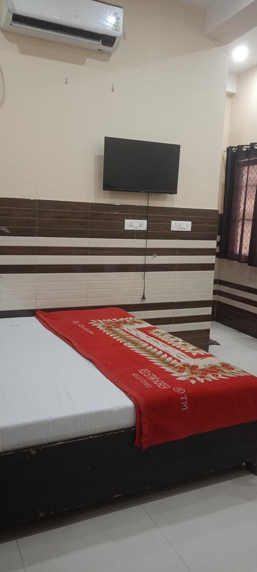 New Gayatri Palace Near Prem Mandir Вріндаван Екстер'єр фото